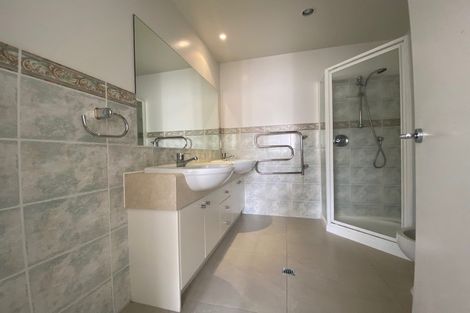 Photo of property in 1c/175 Hurstmere Road, Takapuna, Auckland, 0622