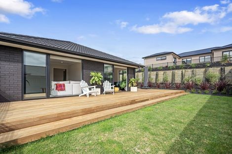 Photo of property in 12 Porokaiwhiri Avenue, Helensville, 0800