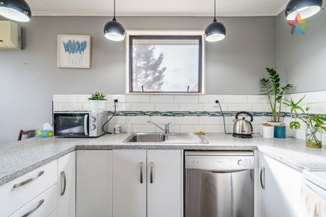 Photo of property in 10 Whitechapel Grove, Stokes Valley, Lower Hutt, 5019