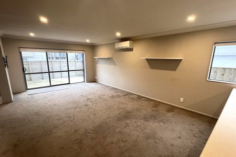 Photo of property in 6 Brindle Way, Newlands, Wellington, 6037