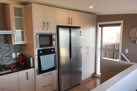 Photo of property in 6b Sunhaven Drive, Newlands, Wellington, 6037