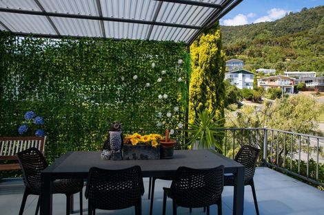 Photo of property in 6 Seaview Crescent, Picton, 7220