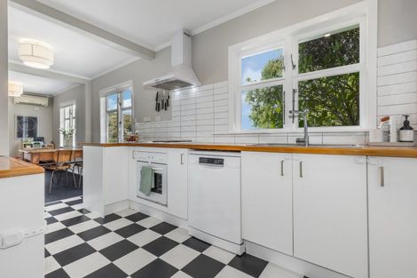 Photo of property in 31 Airlie Road, Plimmerton, Porirua, 5026