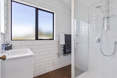 Photo of property in 2/121 Forrest Hill Road, Forrest Hill, Auckland, 0620