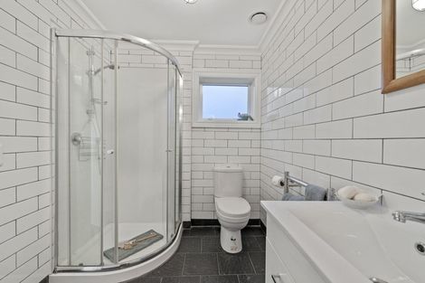 Photo of property in 2/52 Maxwelton Drive, Mairangi Bay, Auckland, 0630