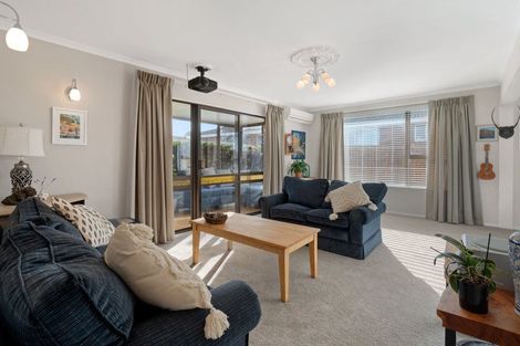 Photo of property in 1a James Condon Place, Redwood, Christchurch, 8051
