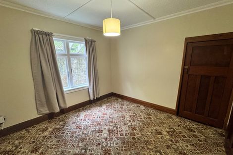 Photo of property in 68 Mortimer Terrace, Brooklyn, Wellington, 6021