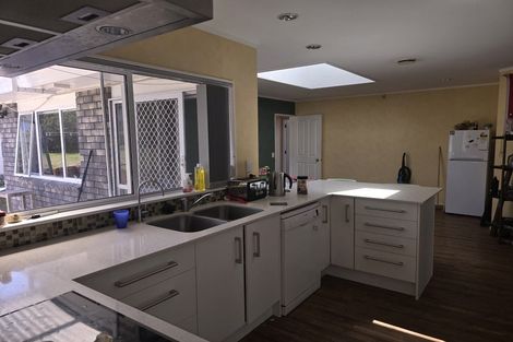 Photo of property in 15 Picasso Drive, West Harbour, Auckland, 0618