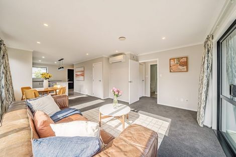 Photo of property in 52 Mawai Hakona Drive, Wallaceville, Upper Hutt, 5018