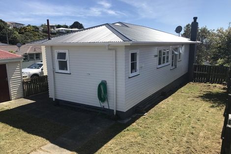 Photo of property in 88 Ruskin Road, Newlands, Wellington, 6037