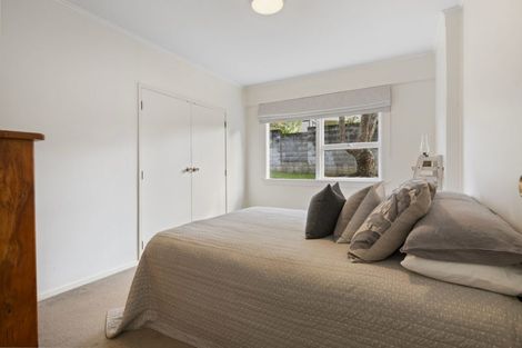 Photo of property in 15 Tudward Glade, Hillcrest, Auckland, 0627