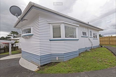 Photo of property in 1/23 Luckens Road, West Harbour, Auckland, 0618