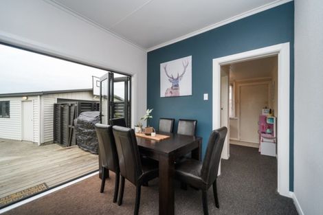 Photo of property in 15 Suzanne Grove, Kelvin Grove, Palmerston North, 4414
