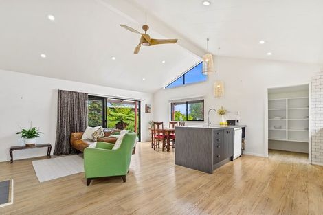 Photo of property in 13 Ferry Road, Waipu, 0510