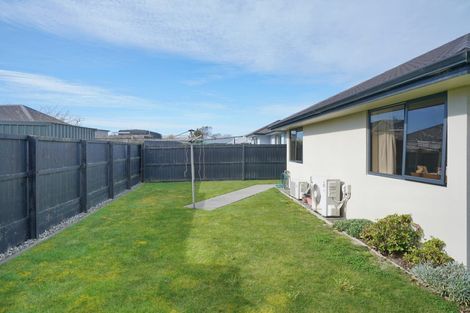 Photo of property in 14 Royal Park Drive, Parklands, Christchurch, 8083