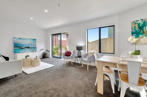 Photo of property in 84a Stewart Drive, Newlands, Wellington, 6037
