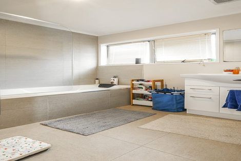 Photo of property in 2/12 Ballater Place, Highland Park, Auckland, 2010