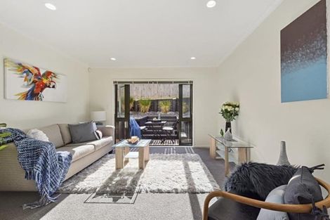 Photo of property in 14 Verdale Circle, Glen Eden, Auckland, 0602