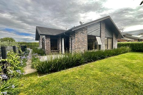 Photo of property in 61 Karina Road, Merrilands, New Plymouth, 4312