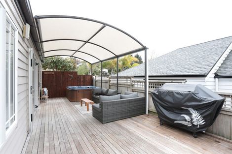 Photo of property in 46 Lagoon Way, West Harbour, Auckland, 0618