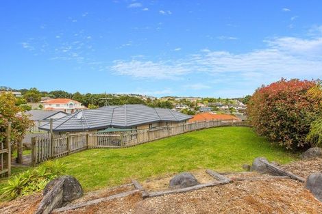 Photo of property in 24 Piper Place, Goodwood Heights, Auckland, 2105