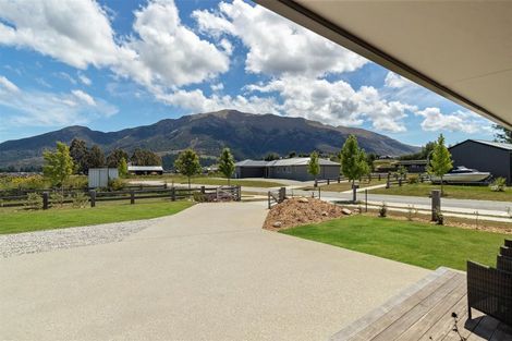 Photo of property in 8 Grandview Road, Lake Hawea, 9382