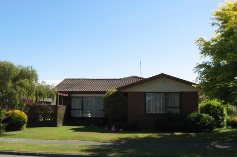 Photo of property in 74 Westgrove Avenue, Avonhead, Christchurch, 8042