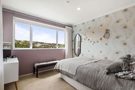 Photo of property in 12 Ilam Lane, Fairview Heights, Auckland, 0632