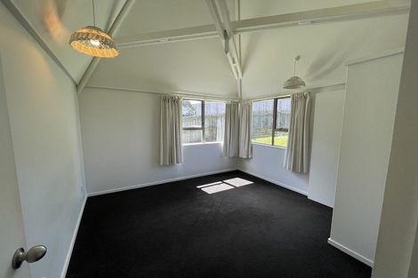 Photo of property in 152 Akaroa Drive, Maupuia, Wellington, 6022