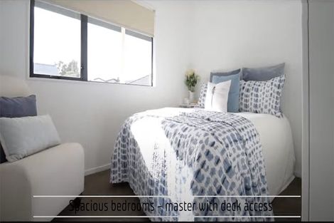 Photo of property in 8a Gossamer Drive, Pakuranga Heights, Auckland, 2010