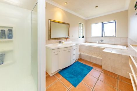 Photo of property in 13 Conacher Close, East Tamaki Heights, Auckland, 2016