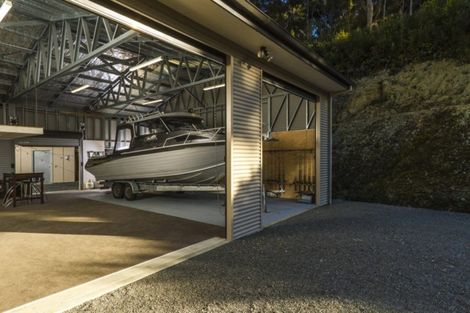 Photo of property in 6 Kaimiko Place, Okiwi Bay, 7193