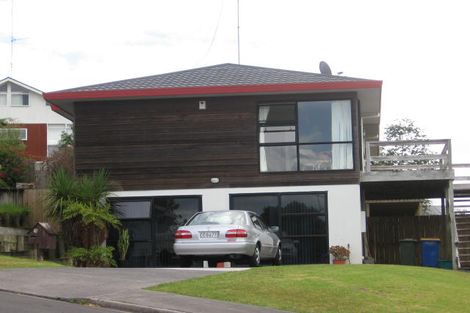 Photo of property in 5 Helicon Place, Totara Vale, Auckland, 0629