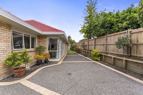 Photo of property in 11 Nathan Close, Somerville, Auckland, 2014