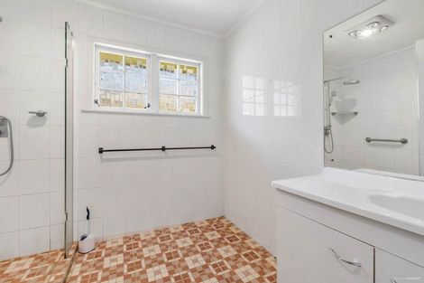 Photo of property in 5 Diosma Place, Botany Downs, Auckland, 2010