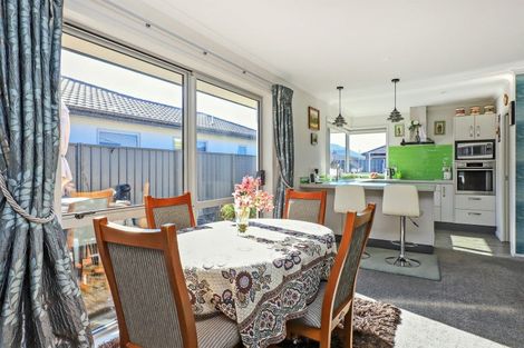 Photo of property in 8 Manganui Place, Te Awa, Napier, 4110