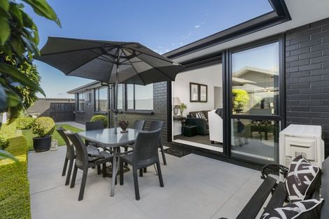 Photo of property in 30 Hiria Crescent, Papamoa Beach, Papamoa, 3118