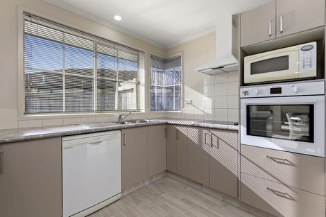 Photo of property in 6 Stenning Place, Papamoa Beach, Papamoa, 3118