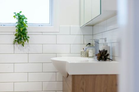 Photo of property in 5 Kaituna Street, Waitangirua, Porirua, 5024