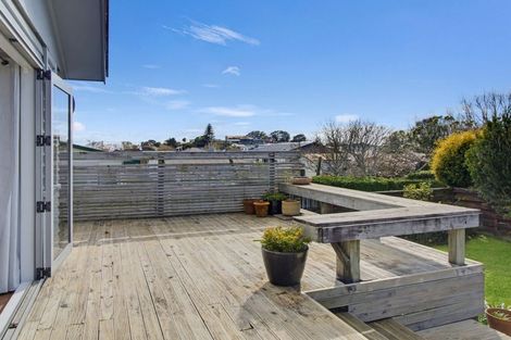 Photo of property in 5 Mayfair Place, Westown, New Plymouth, 4310
