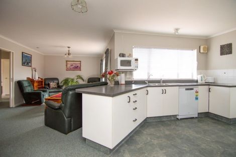Photo of property in 14 Rosebank Avenue, Kelvin Grove, Palmerston North, 4414