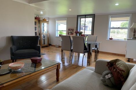 Photo of property in 63 Tawa Road, Kumeu, 0891