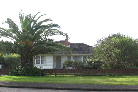 Photo of property in 15 Taipari Road, Te Atatu Peninsula, Auckland, 0610