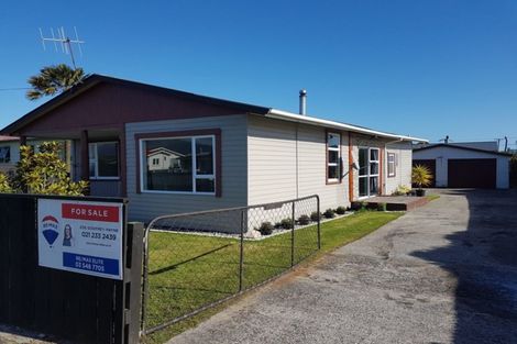 Photo of property in 20 Romilly Street, Westport, 7825