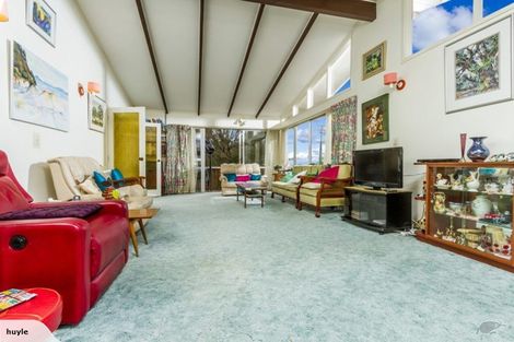 Photo of property in 36 Sunset Road, Unsworth Heights, Auckland, 0632