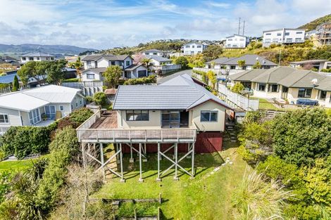 Photo of property in 92 Navigation Drive, Whitby, Porirua, 5024