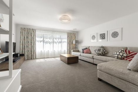 Photo of property in 11 Holyoake Place, Chatswood, Auckland, 0626