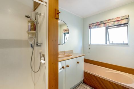 Photo of property in 15 Pine Ridge Terrace, Waikanae Beach, Waikanae, 5036