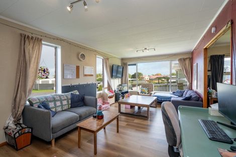 Photo of property in 73 Dunbeath Crescent, Kew, Invercargill, 9812