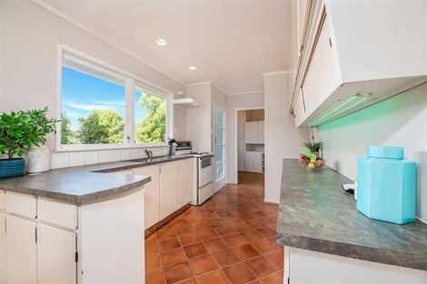 Photo of property in 2 Ashbourne Place, Glendene, Auckland, 0602
